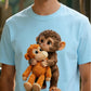 T-shirt unisexe avec motif graphique « Monkey Hugging Toy